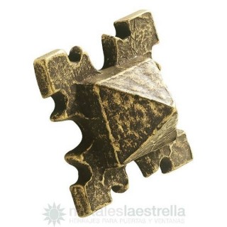 CLAVO FIBULA PIRAMIDE RELIEVE